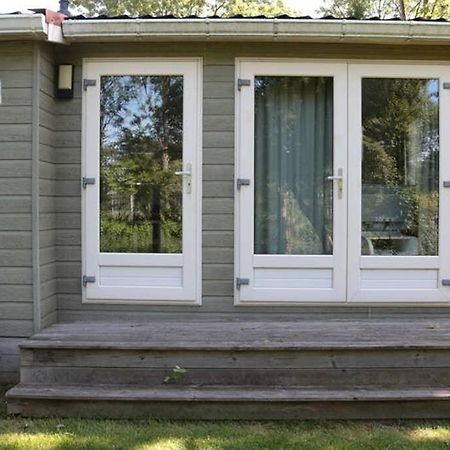 Een Chalet Met Prive Sauna En Tuin Villa Tzummarum Luaran gambar